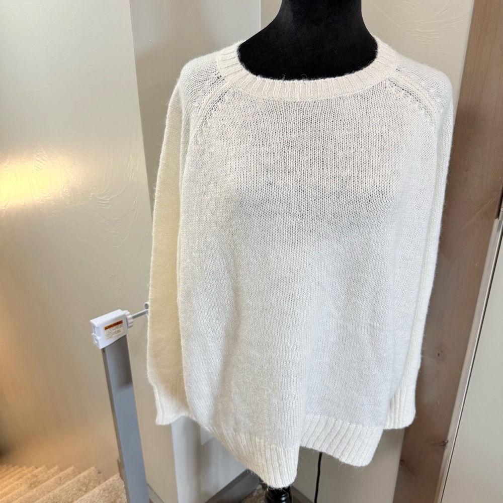 NWT Old Navy Knit Cozy Crew-Neck Sweater White Cream Raglan Sleeve M